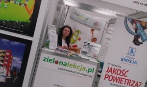 Na stoisku portalu ZielonaLekcja.pl promowaliśmy także kampanię "Misja - emisja" - na zdj. Agnieszka Markiewicz, koordynator akcji